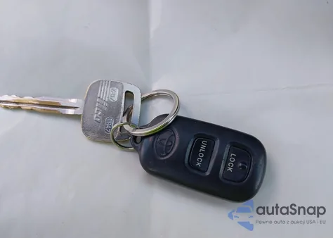 2002 Toyota Sienna Ce z USA, uszkodzony, nr VIN 4T3ZF19C32U497701